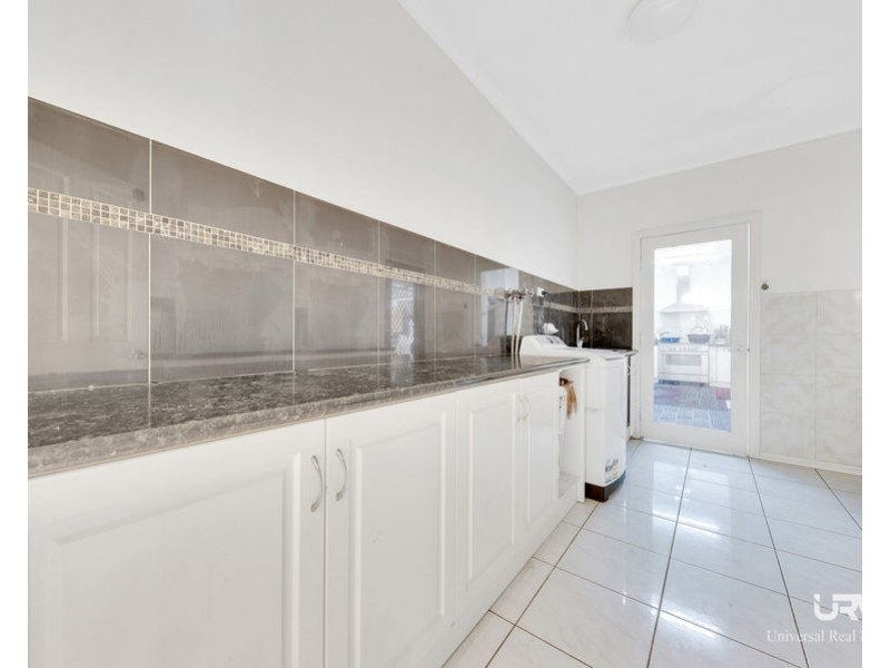 2 Golfview Drive, Craigieburn VIC 3064