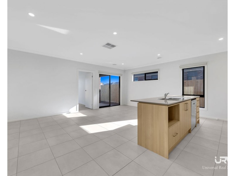 18 Pinaster Street, Wallan VIC 3756