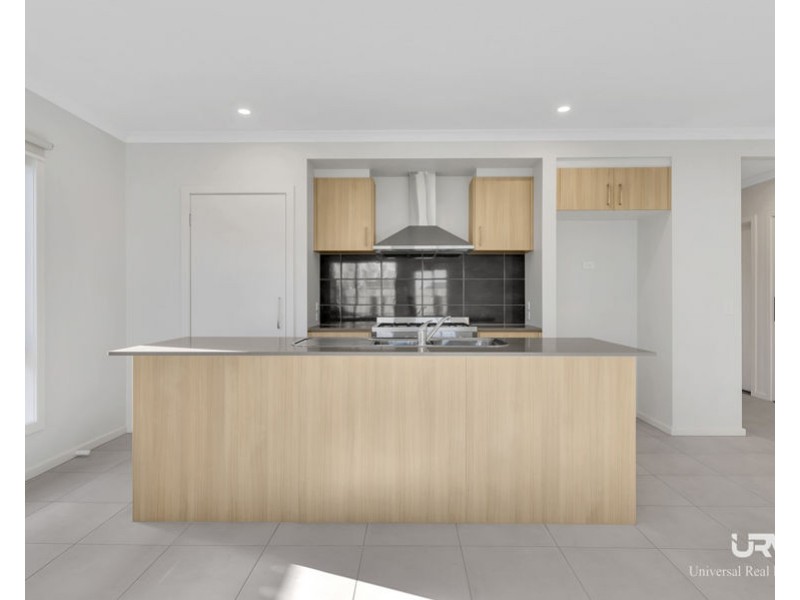 18 Pinaster Street, Wallan VIC 3756