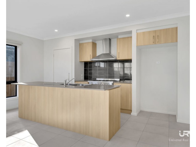 18 Pinaster Street, Wallan VIC 3756