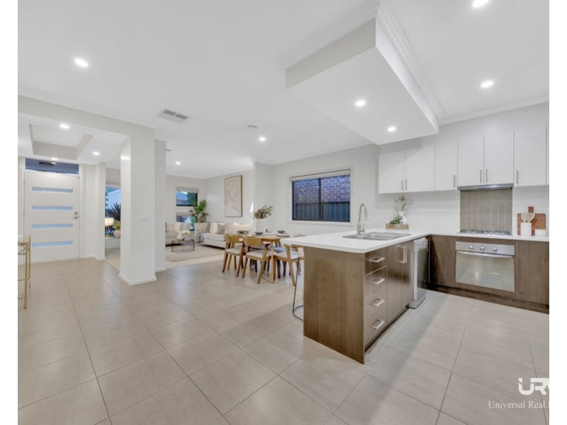 14 Rosleigh Drive, Craigieburn VIC 3064