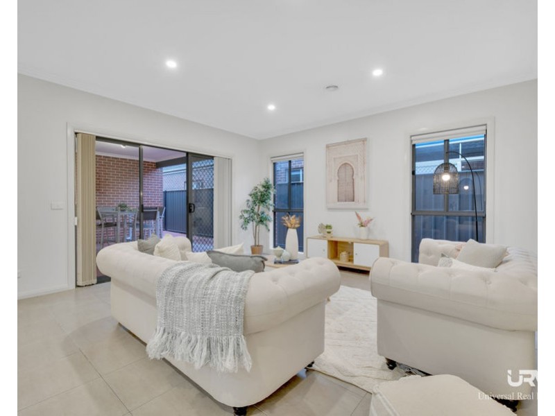 14 Rosleigh Drive, Craigieburn VIC 3064