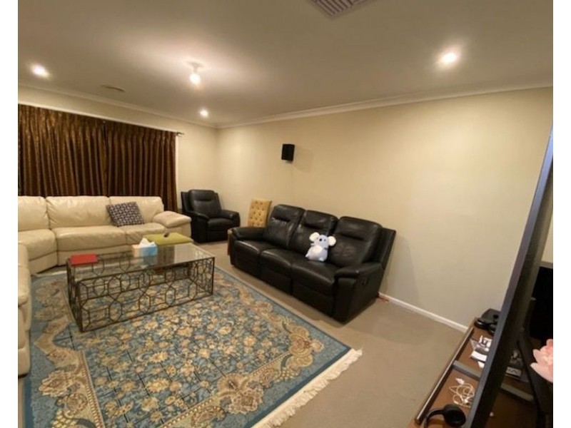 32 Gateshead St, Craigieburn VIC 3064