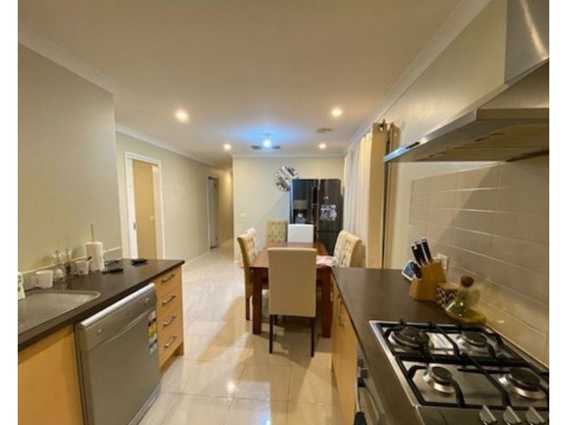 32 Gateshead St, Craigieburn VIC 3064