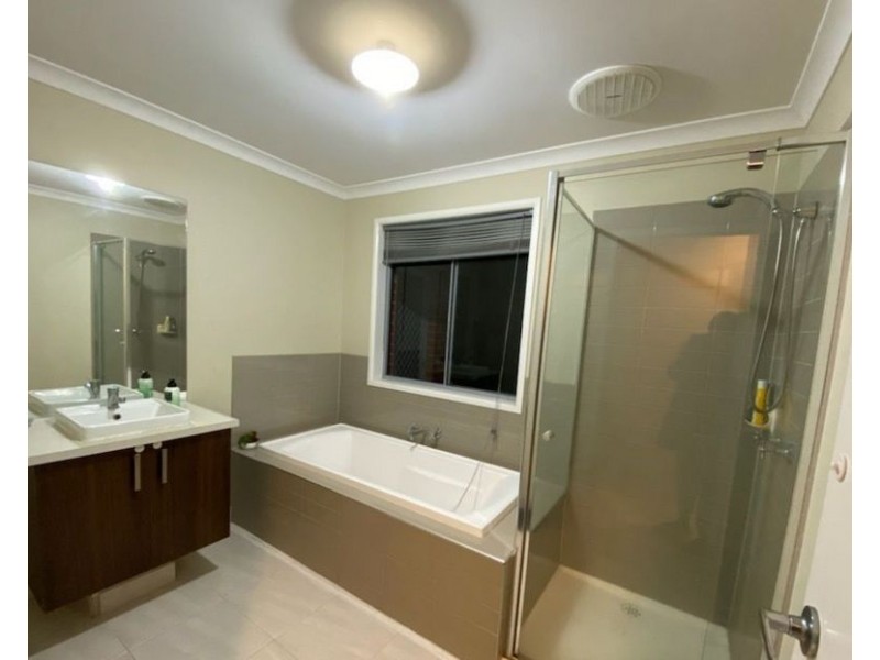 32 Gateshead St, Craigieburn VIC 3064