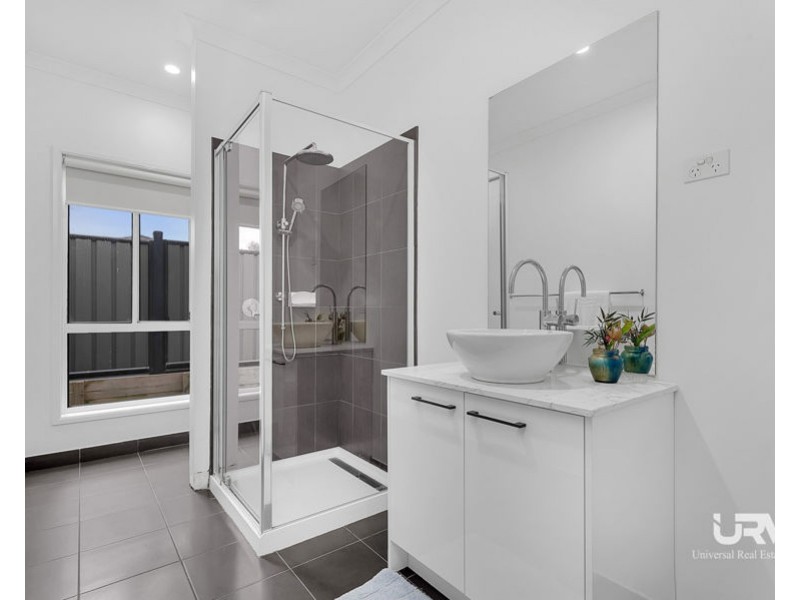 32 Ben Loman Circuit, Craigieburn VIC 3064