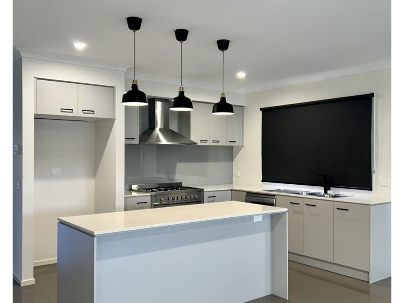 50 Brossard Rd, Mickleham VIC 3064