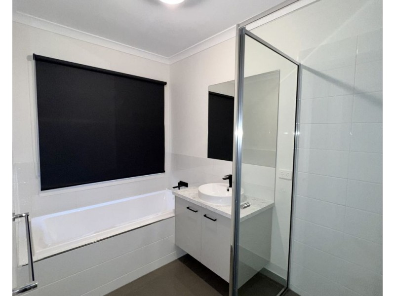 50 Brossard Rd, Mickleham VIC 3064