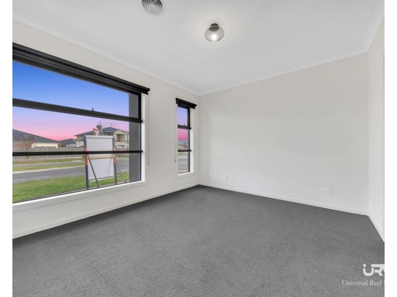 50 Brossard Rd, Mickleham VIC 3064