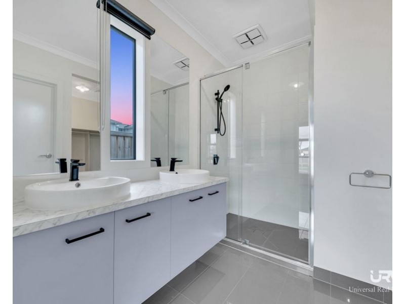 50 Brossard Rd, Mickleham VIC 3064