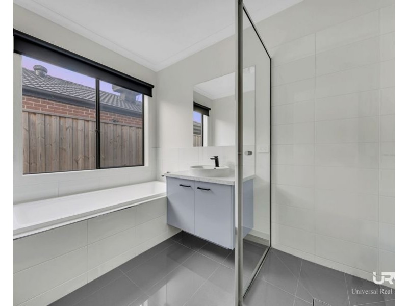 50 Brossard Rd, Mickleham VIC 3064