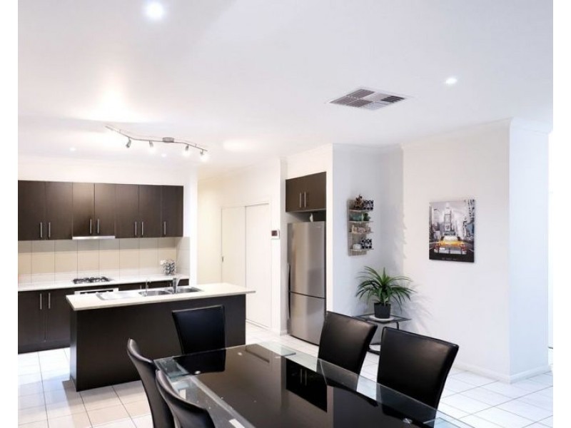 24 Black Range Avenue, Craigieburn VIC 3064