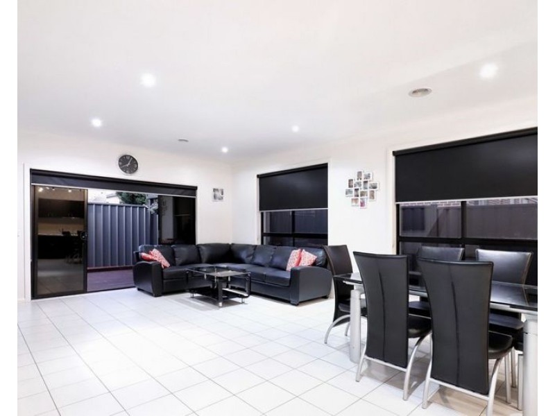 24 Black Range Avenue, Craigieburn VIC 3064