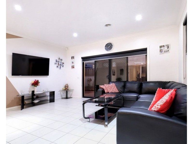 24 Black Range Avenue, Craigieburn VIC 3064