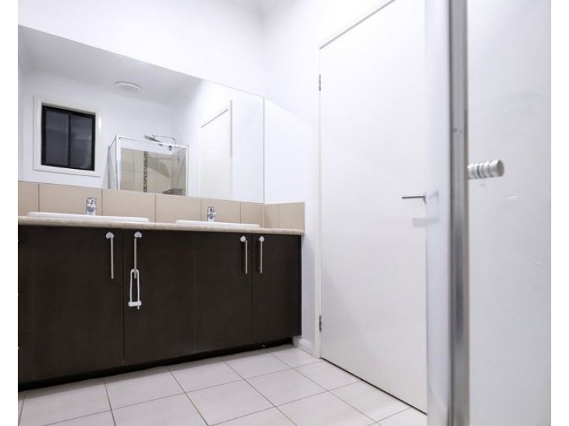 24 Black Range Avenue, Craigieburn VIC 3064