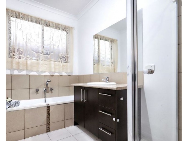 24 Black Range Avenue, Craigieburn VIC 3064