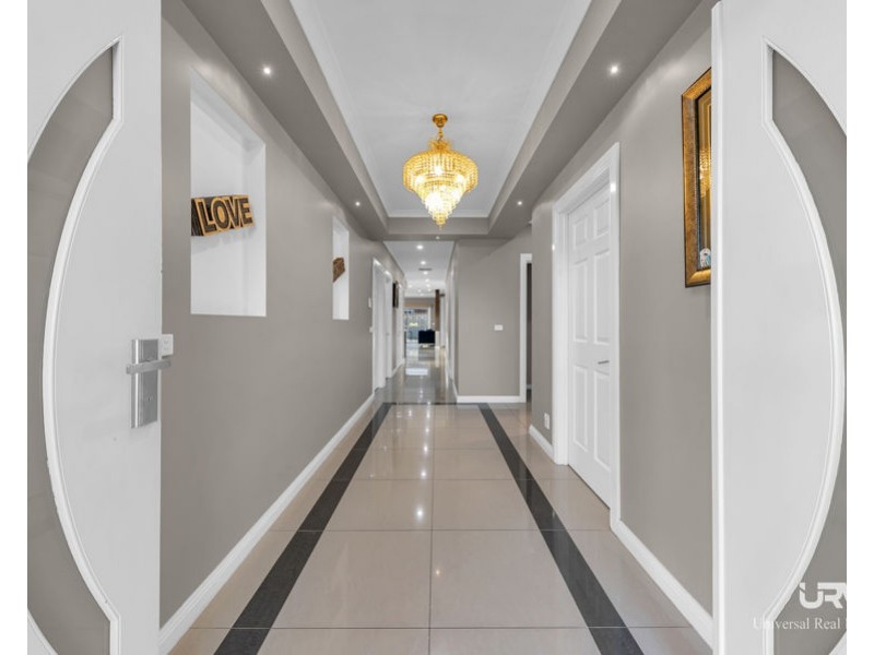 8 Dashing Rd, Craigieburn VIC 3064