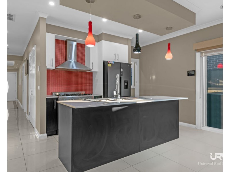 8 Dashing Rd, Craigieburn VIC 3064