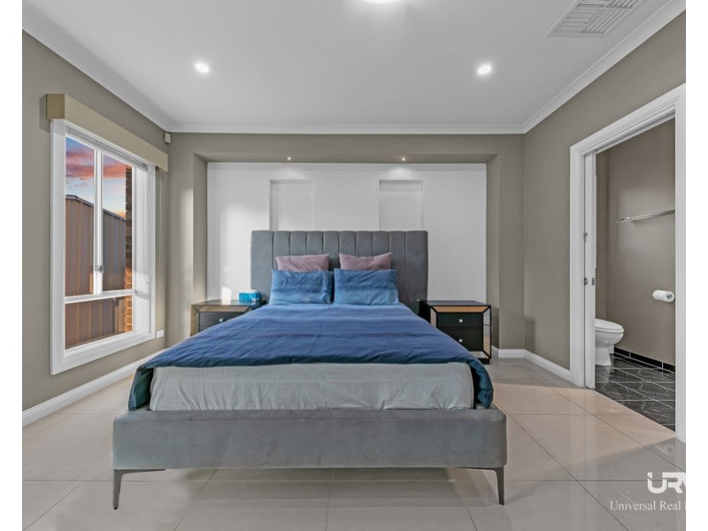 8 Dashing Rd, Craigieburn VIC 3064