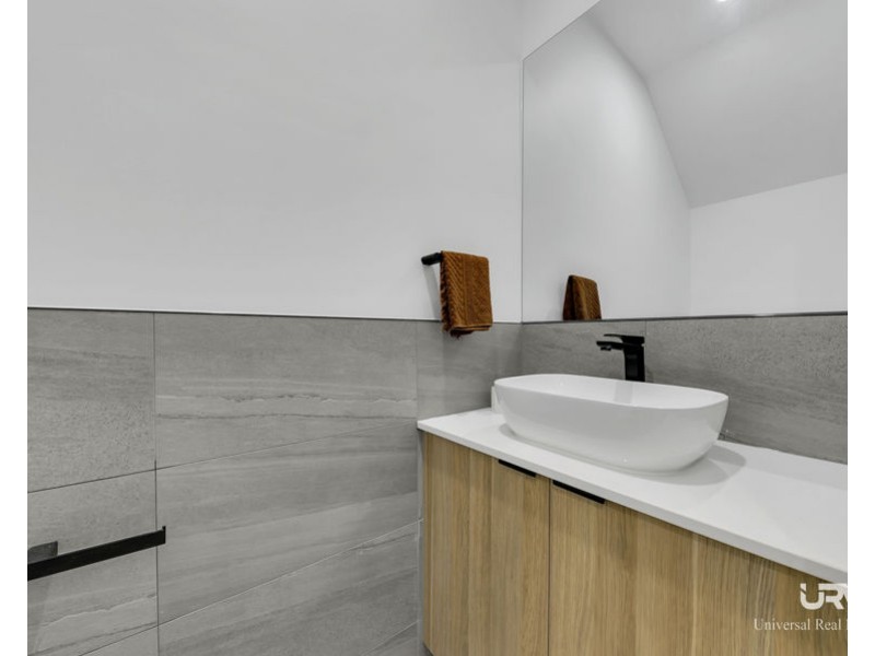 32 Hockley Avenue, Mickleham VIC 3064