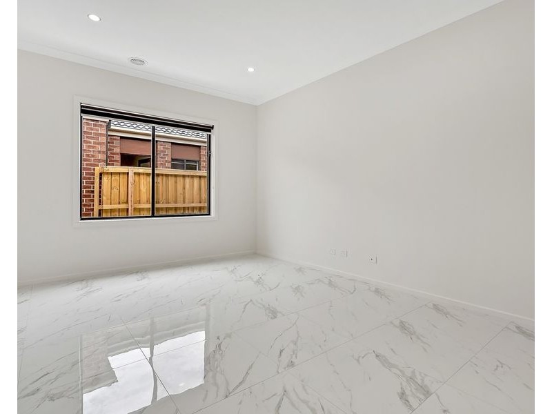 18 Oasis Avenue, Mickleham VIC 3064