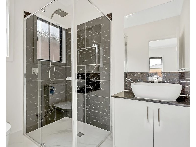 18 Oasis Avenue, Mickleham VIC 3064