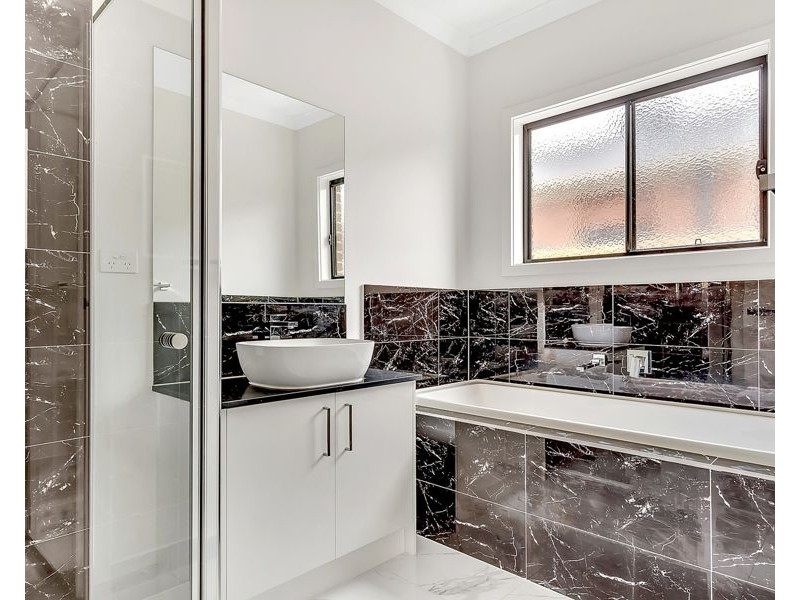 18 Oasis Avenue, Mickleham VIC 3064