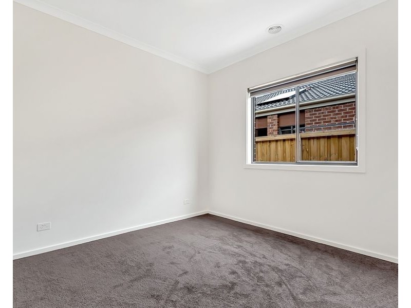 18 Oasis Avenue, Mickleham VIC 3064