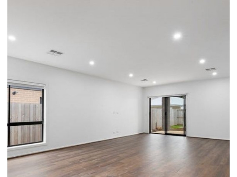6 Kane Drive, St Leonards VIC 3223