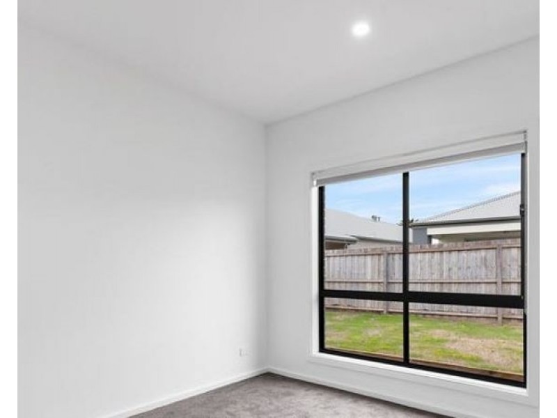 6 Kane Drive, St Leonards VIC 3223