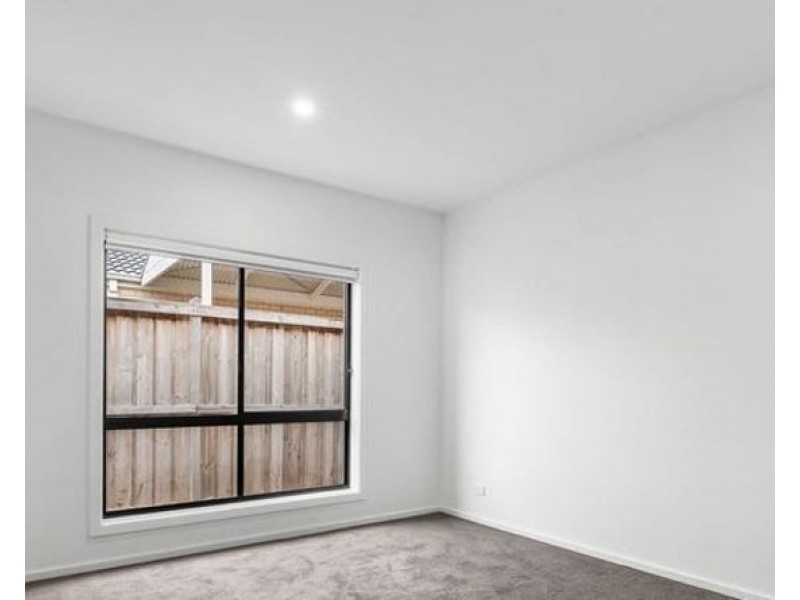 6 Kane Drive, St Leonards VIC 3223