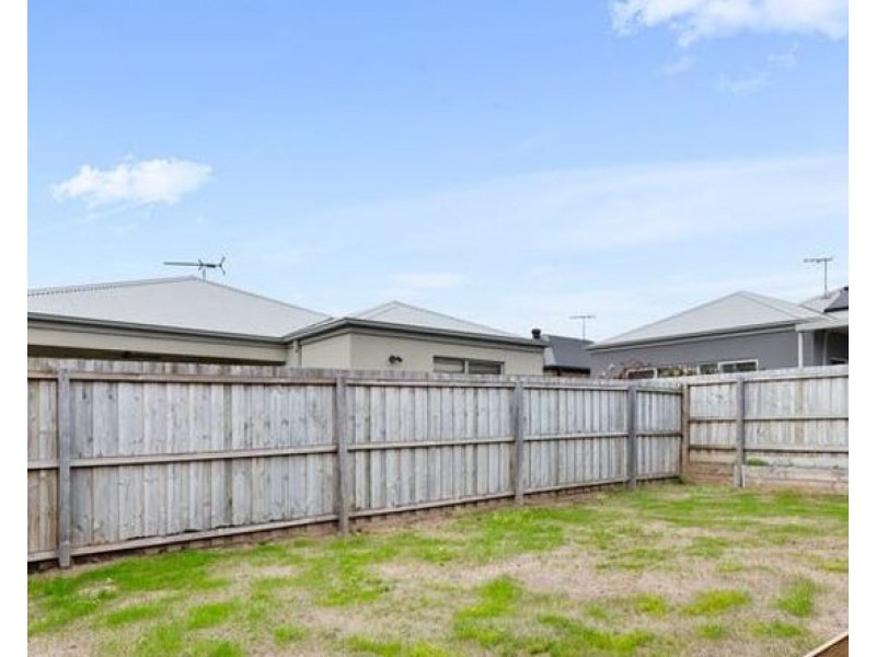 6 Kane Drive, St Leonards VIC 3223