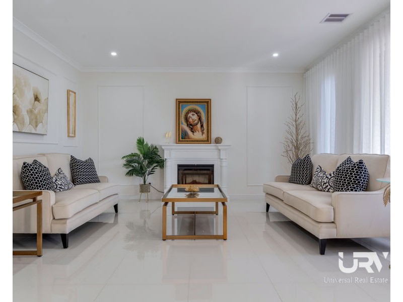 4 Clopton Rise, Craigieburn VIC 3064
