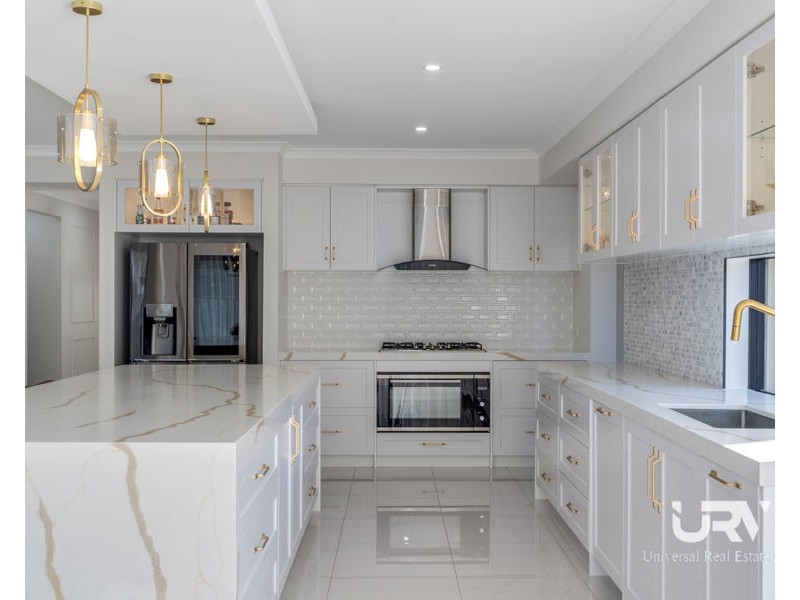 4 Clopton Rise, Craigieburn VIC 3064