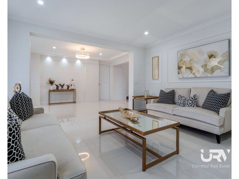 4 Clopton Rise, Craigieburn VIC 3064