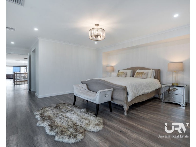 4 Clopton Rise, Craigieburn VIC 3064