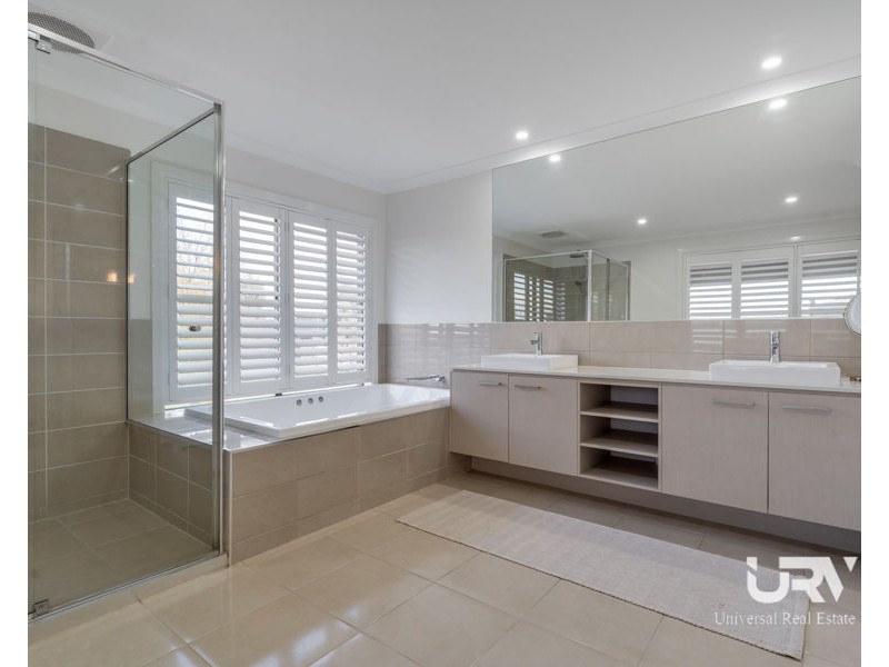 4 Clopton Rise, Craigieburn VIC 3064