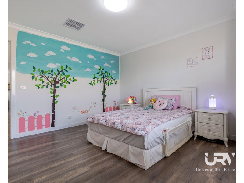 4 Clopton Rise, Craigieburn VIC 3064