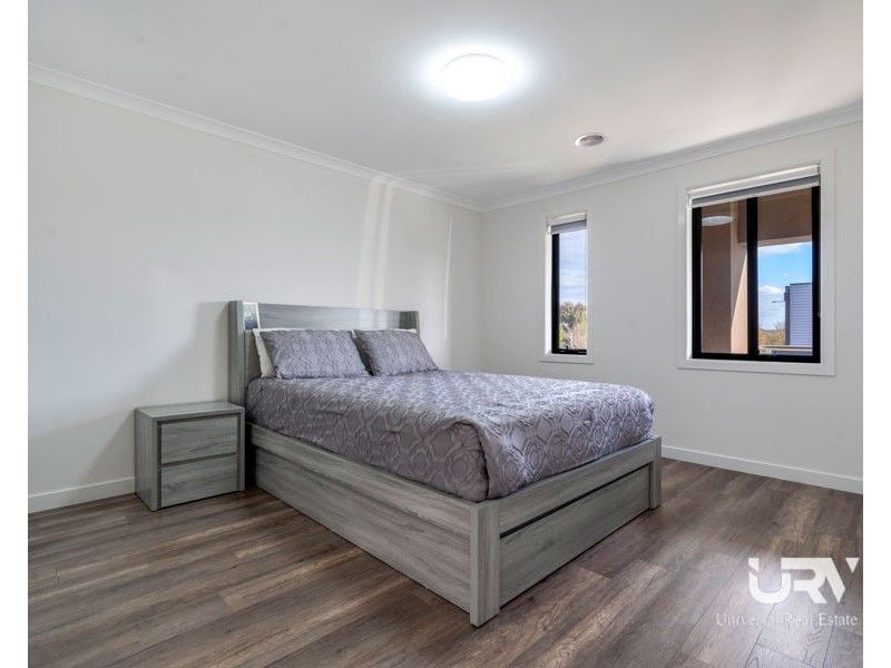 4 Clopton Rise, Craigieburn VIC 3064