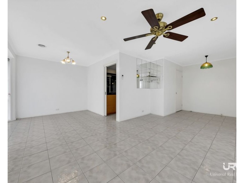 8 Farnborough Avenue, Craigieburn VIC 3064