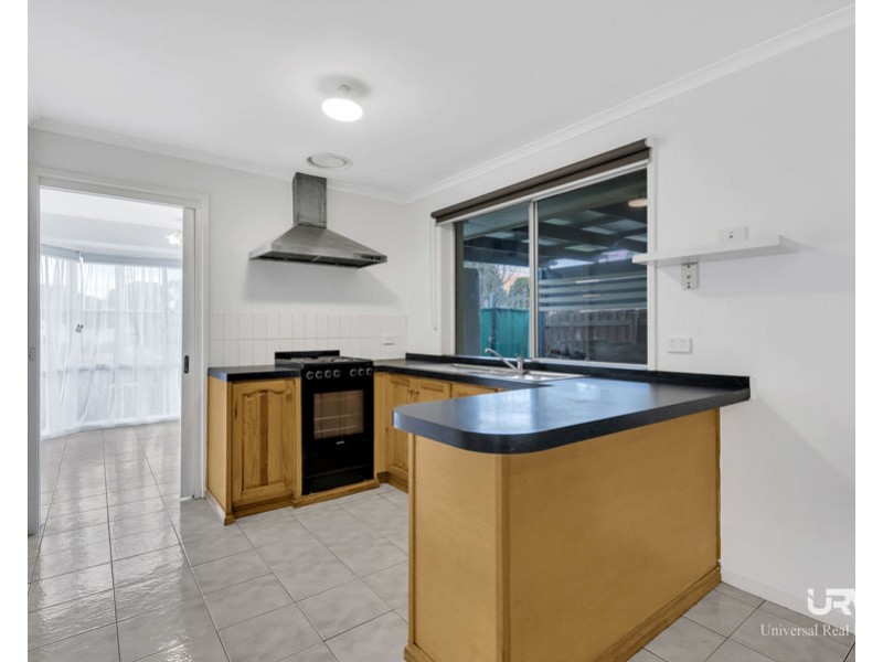 8 Farnborough Avenue, Craigieburn VIC 3064