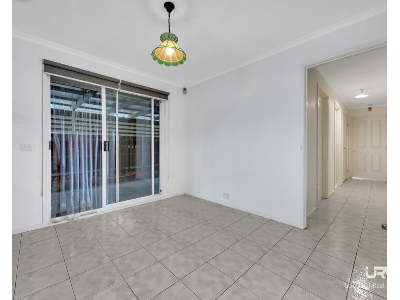 8 Farnborough Avenue, Craigieburn VIC 3064