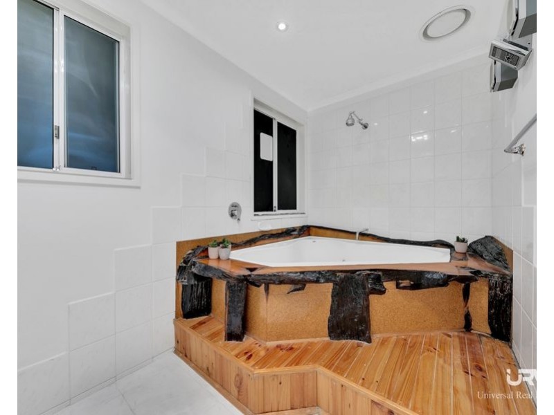 8 Farnborough Avenue, Craigieburn VIC 3064