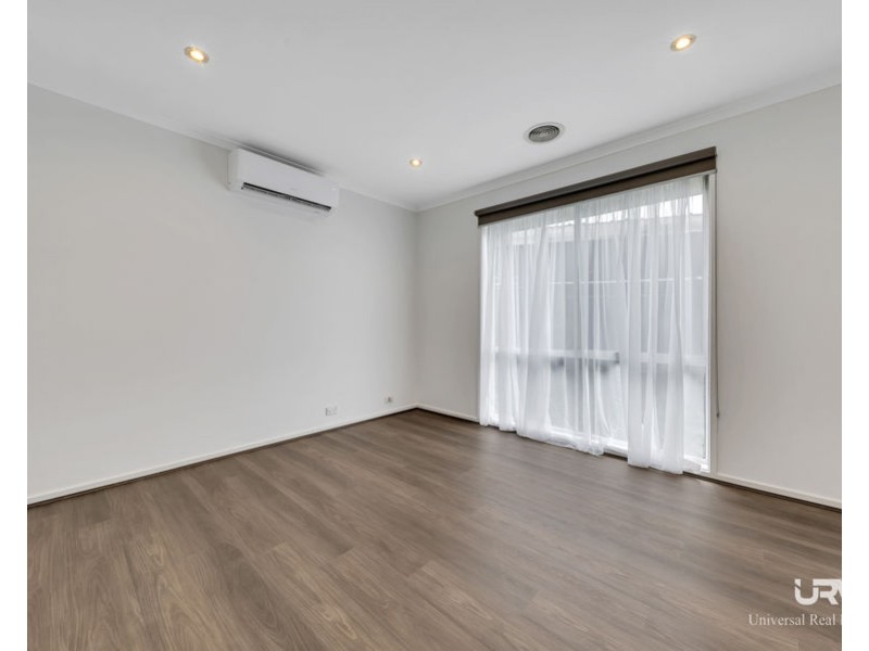 8 Farnborough Avenue, Craigieburn VIC 3064