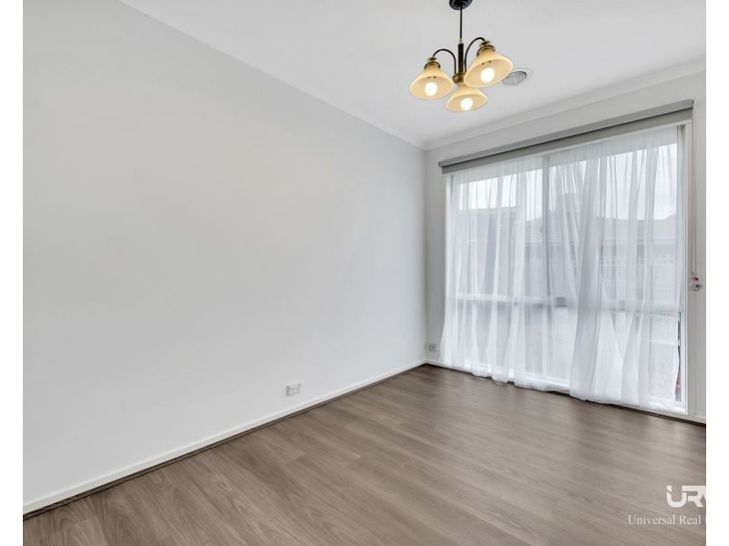 8 Farnborough Avenue, Craigieburn VIC 3064