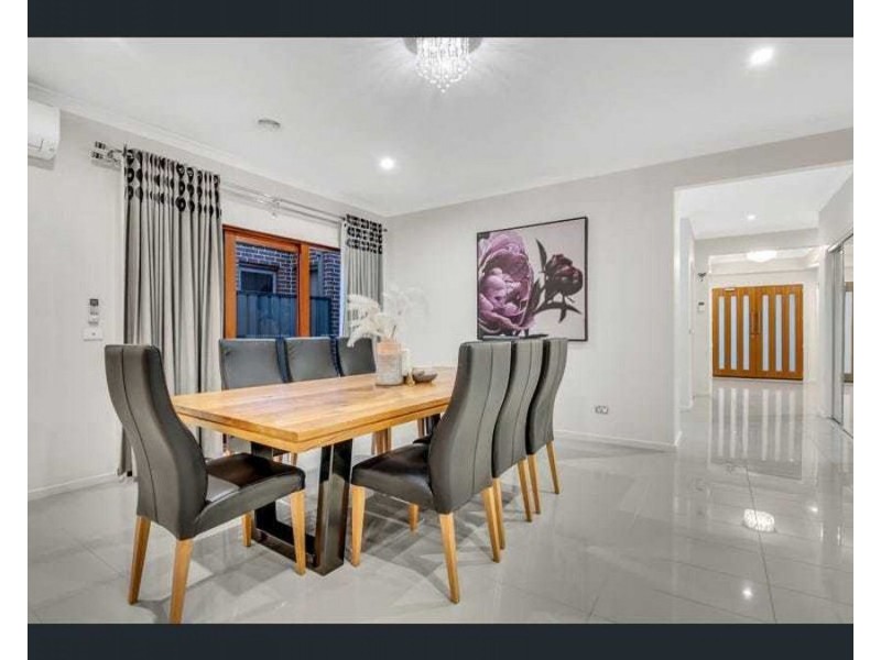 17 Escapade Boulevard, Craigieburn VIC 3064
