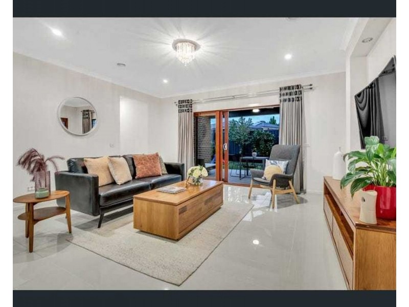 17 Escapade Boulevard, Craigieburn VIC 3064