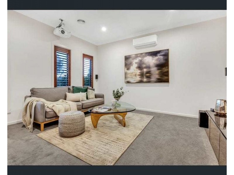 17 Escapade Boulevard, Craigieburn VIC 3064