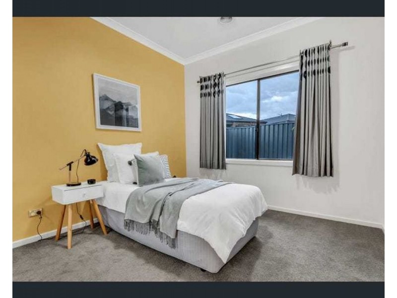 17 Escapade Boulevard, Craigieburn VIC 3064