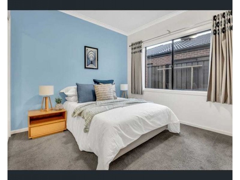 17 Escapade Boulevard, Craigieburn VIC 3064